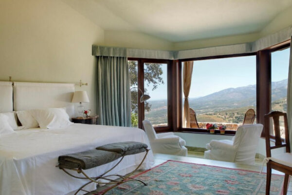hotel-nabia-accommodation-hunting-gredos-ibex